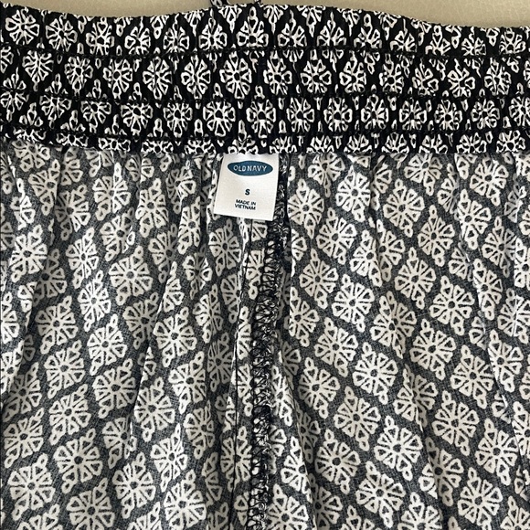Old Navy Black and White  Women's Shorts - Picture 5 of 8